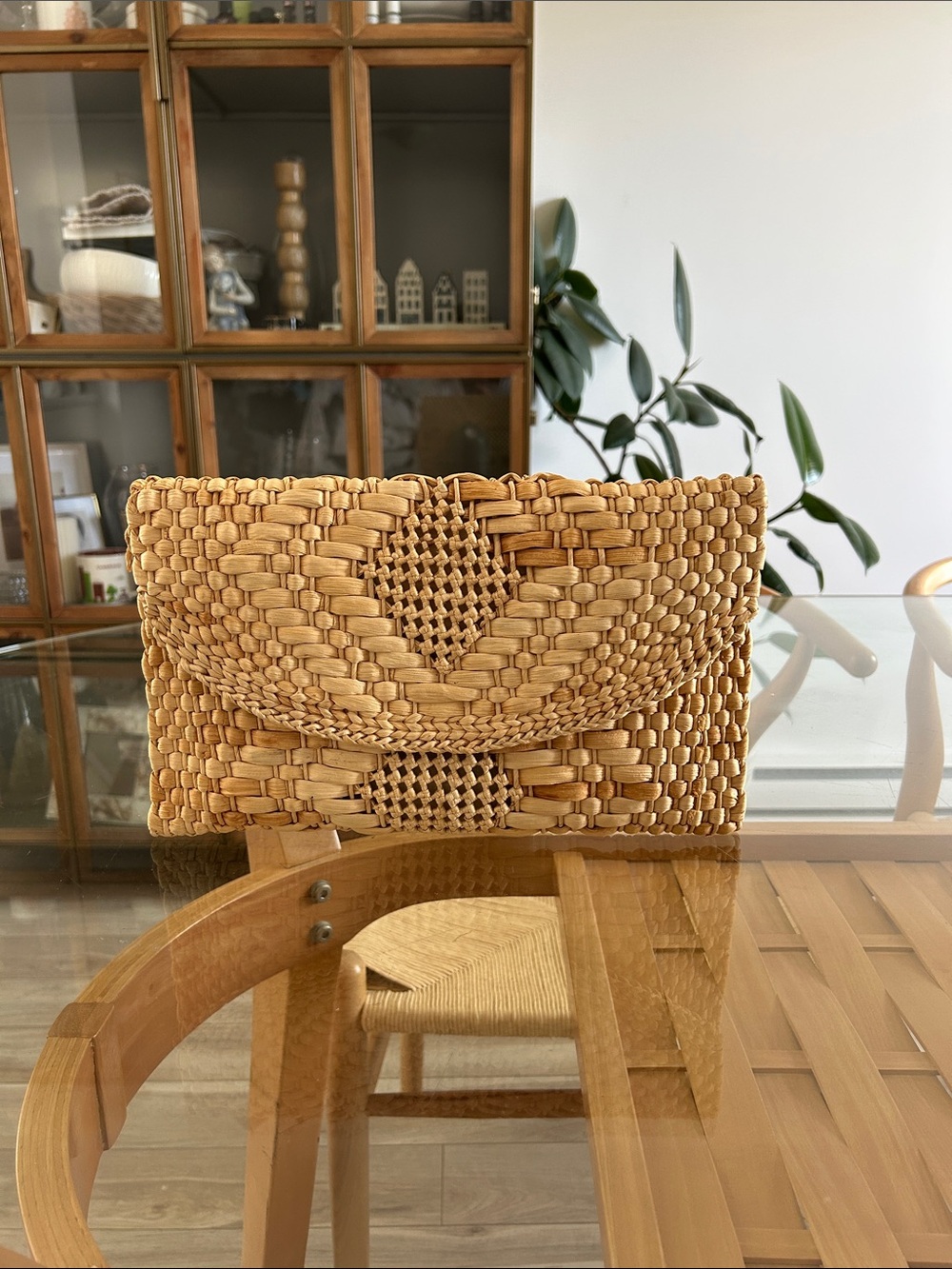 Vintage Raffia Woven Straw Clutch Bag in Natural Tan